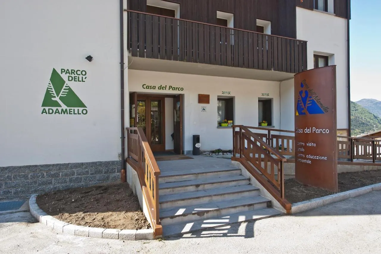 Casa Del Parco Dell'Adamello Di Vezza D'Oglio Ostello