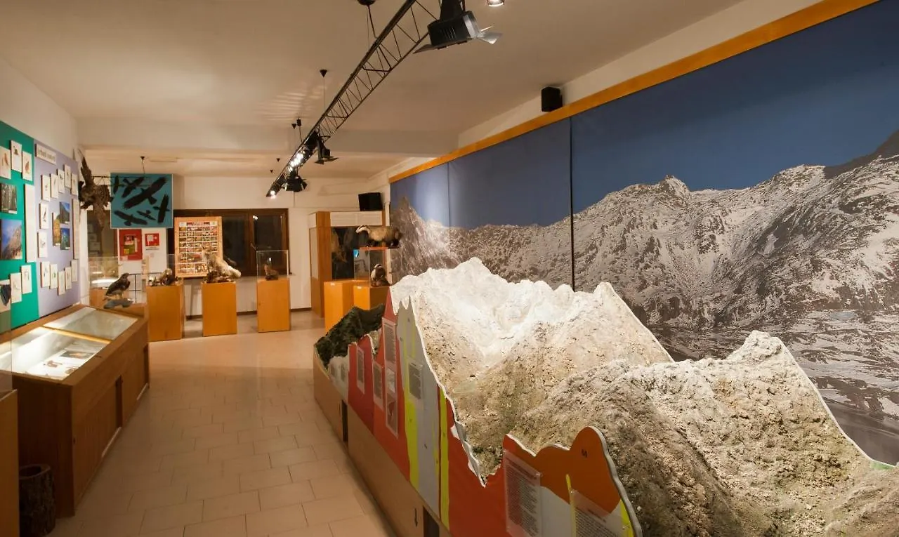 Casa Del Parco Dell'Adamello Di Vezza D'Oglio Hostel 0*,  Italy