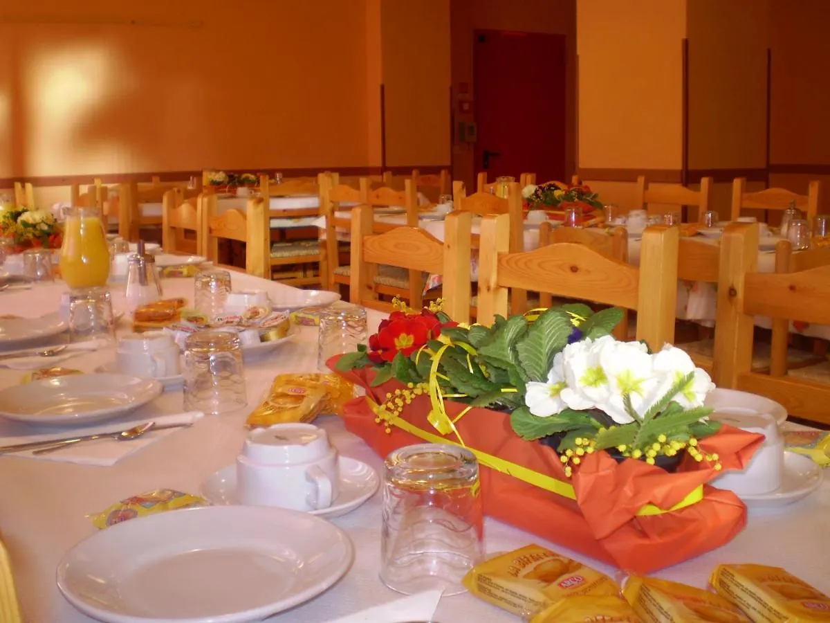 Casa Del Parco Dell'Adamello Di Vezza D'Oglio Hostel 0*,