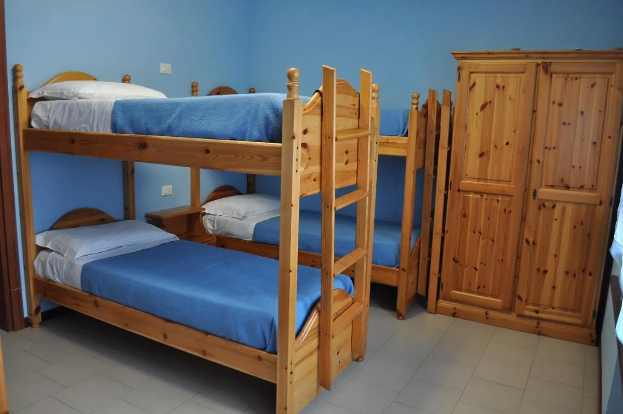 Casa Del Parco Dell'Adamello Di Vezza D'Oglio Hostel 0*,