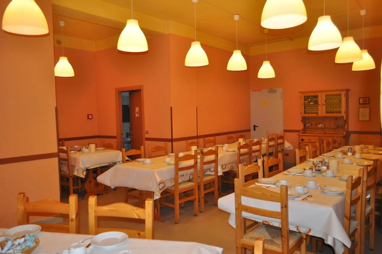 Casa Del Parco Dell'Adamello Di Vezza D'Oglio Ostello